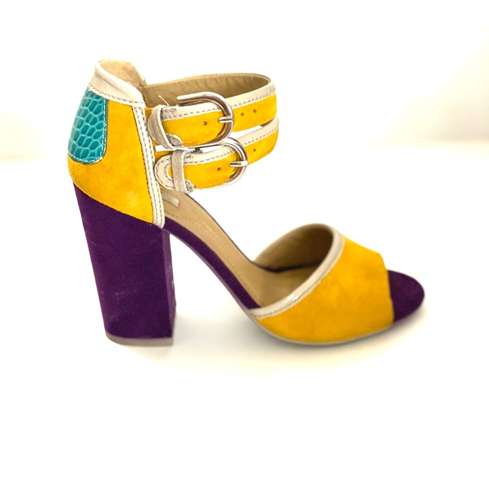 GEOX D Nolina suede pump. Open toe. Ochrey/Yellow / Grey